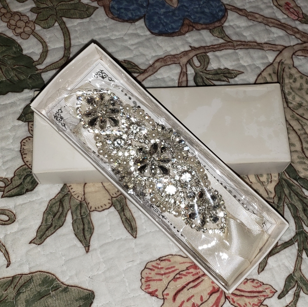 Jeweled ivory sash ribbon belt